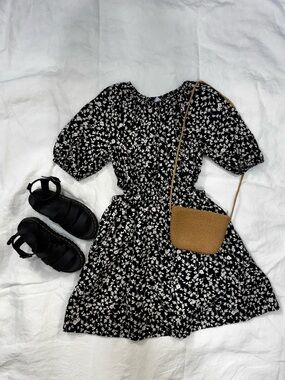 Old navy Black Floral Puff-Sleeve Dress with bag gift size XS also fits s, M